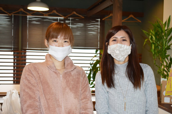メンバーの鷲尾美香さん（写真左）と代表の佐藤千恵美さん（写真右）