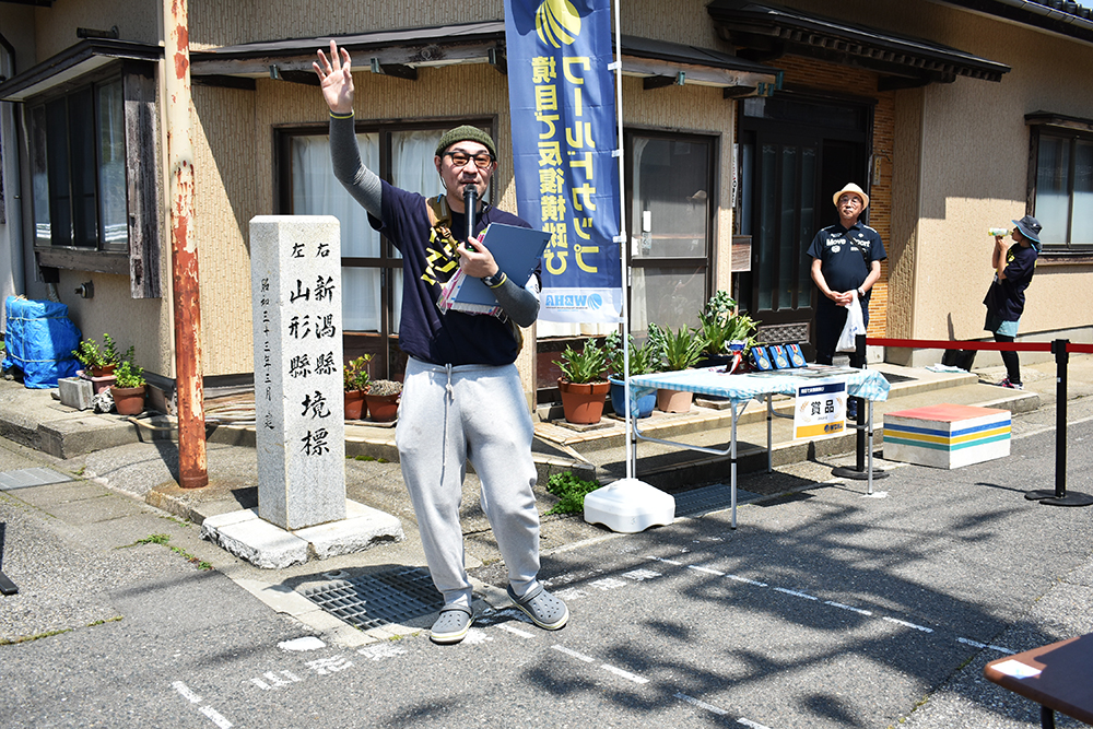 大会の説明をする冨樫シゲトモさん