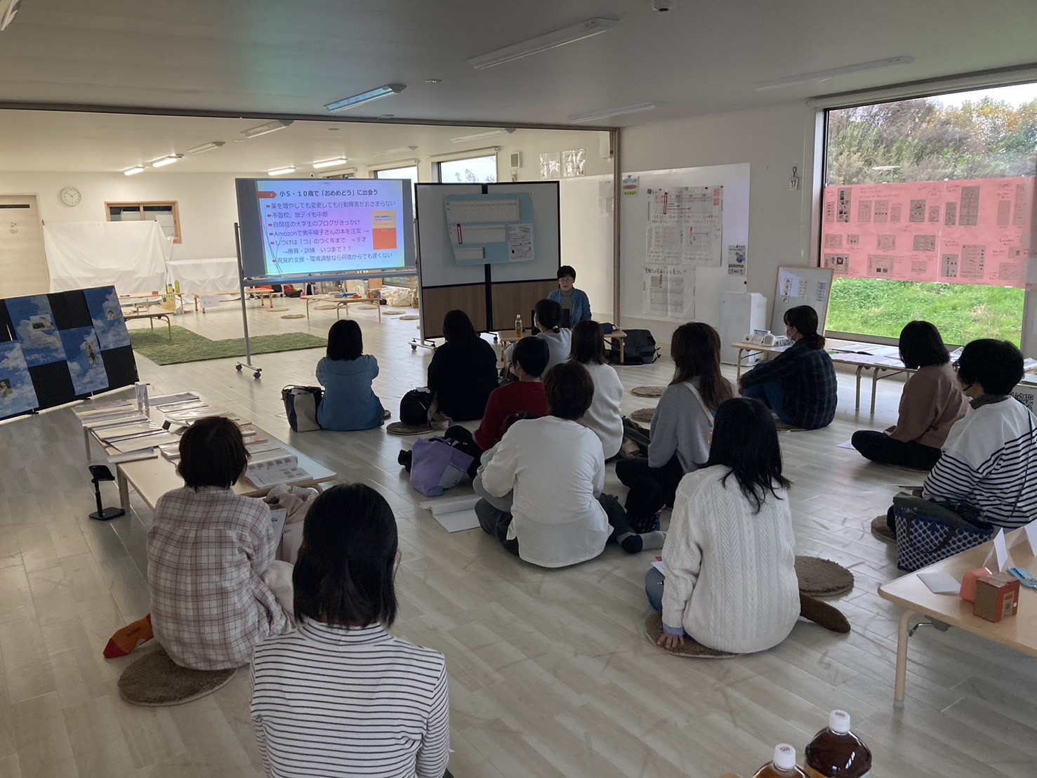 子どもとの接し方についての講演会の様子。講師は現在子育て中のママで、リアルな困り感に寄り添った講演となった