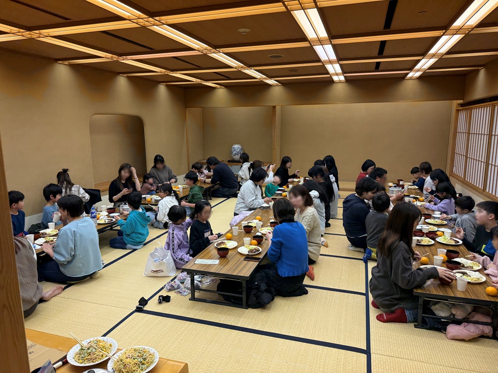 毎月2回寒河江市で行われる子ども食堂「さくらんぼ食堂」の様子